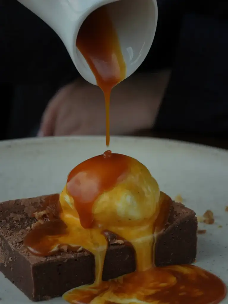 Brownie, salted caramel