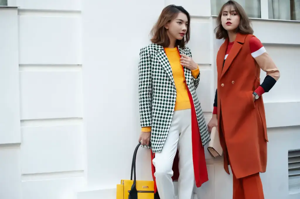 Look 06 · Houndstooth
